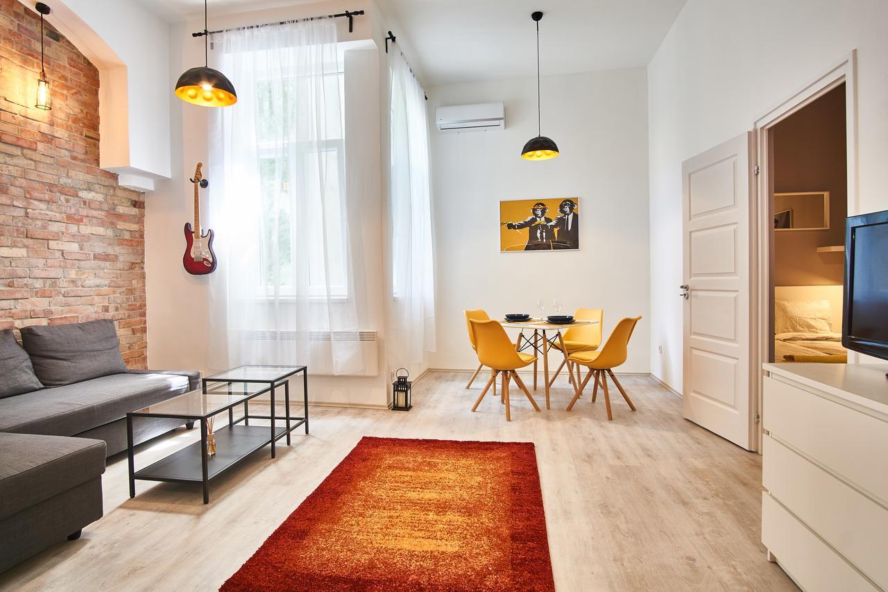 Design Apartment In The City Center With Ac Budapest Exterior photo
