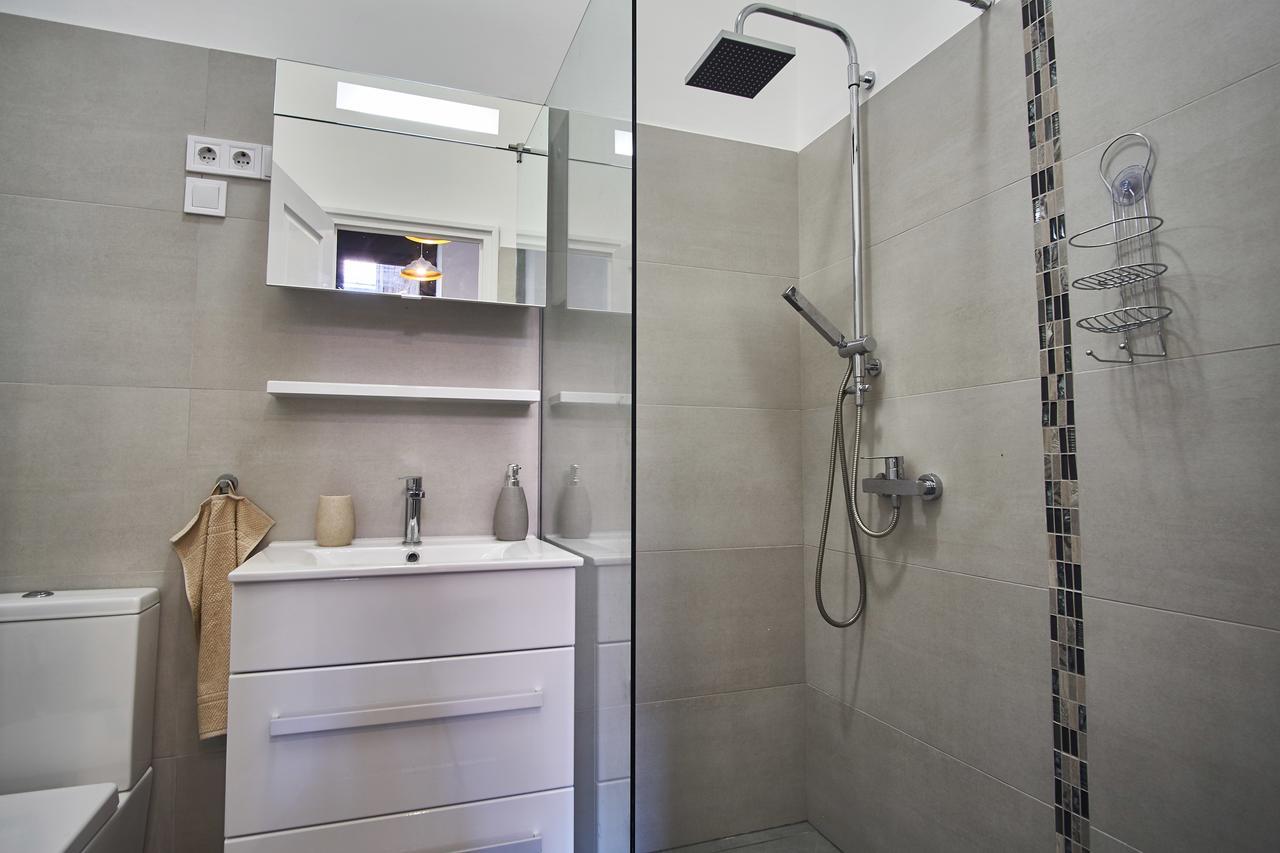 Design Apartment In The City Center With Ac Budapest Exterior photo