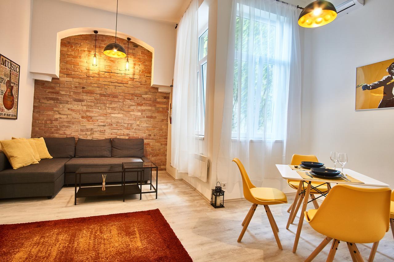 Design Apartment In The City Center With Ac Budapest Exterior photo